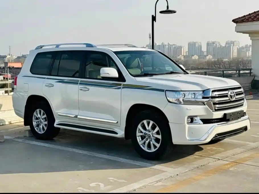 Toyota Land Cruiser 2018 — фото 3