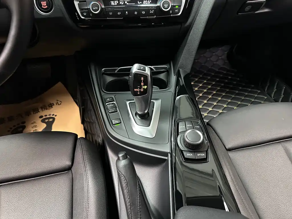 BMW 3 Series 2018 — фото 10