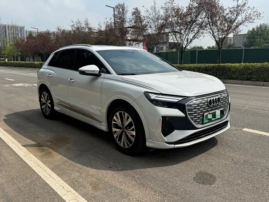 Audi Q4 E-Tron 2023 — фото 3