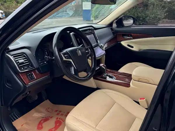 Toyota Crown 2017