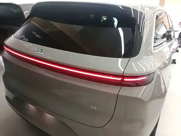 Li Auto L6 2025
