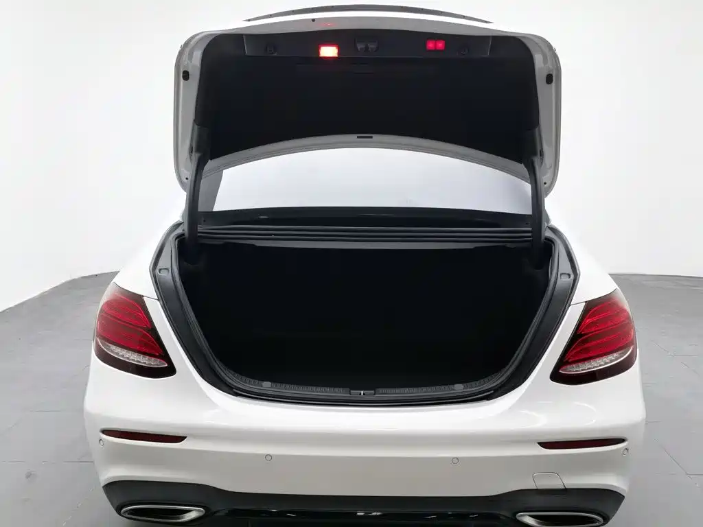 Mercedes-Benz E-Class 2019 — фото 16