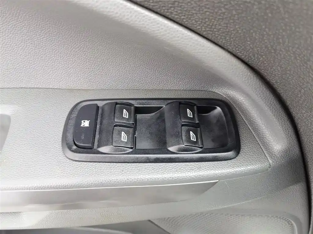 Ford Ecosport 2015 — фото 9