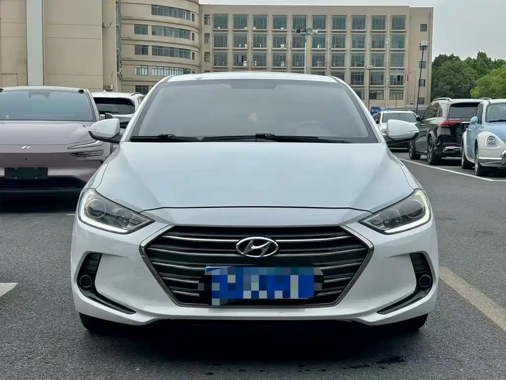 Hyundai Elantra 2019 — фото 2