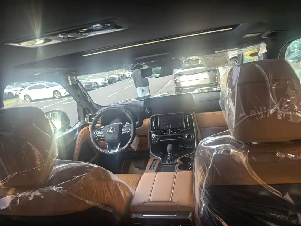 Lexus LX — фото 10