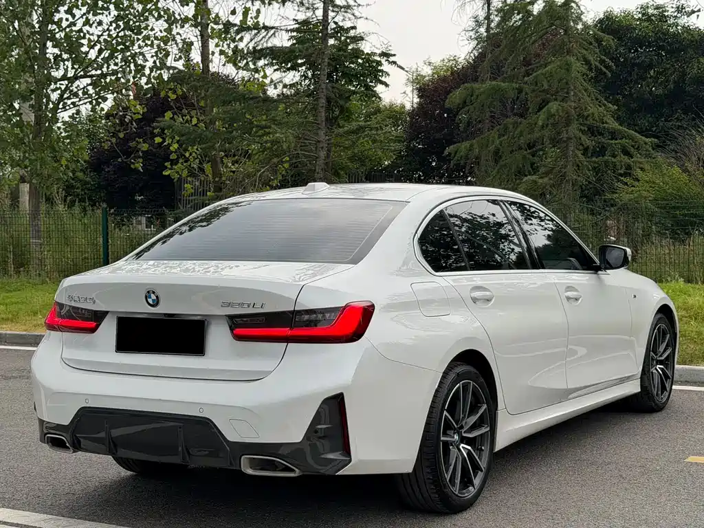 BMW 3 Series 2024 — фото 16