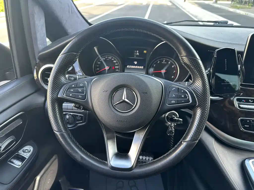 Mercedes-Benz V-Class 2019 — фото 22