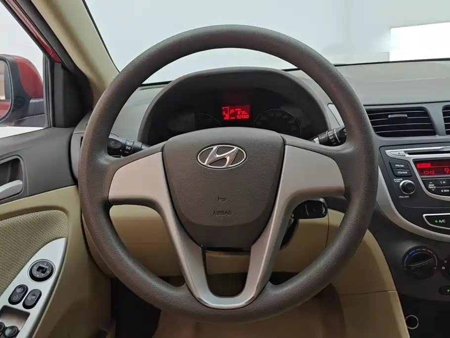 Hyundai Accent 2013 — фото 15