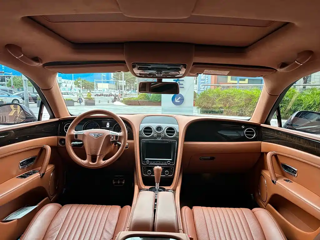 Bentley Flying Spur 2018 — фото 12