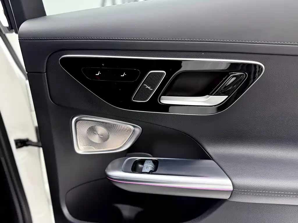 Mercedes-Benz C-Class 2023 — фото 15