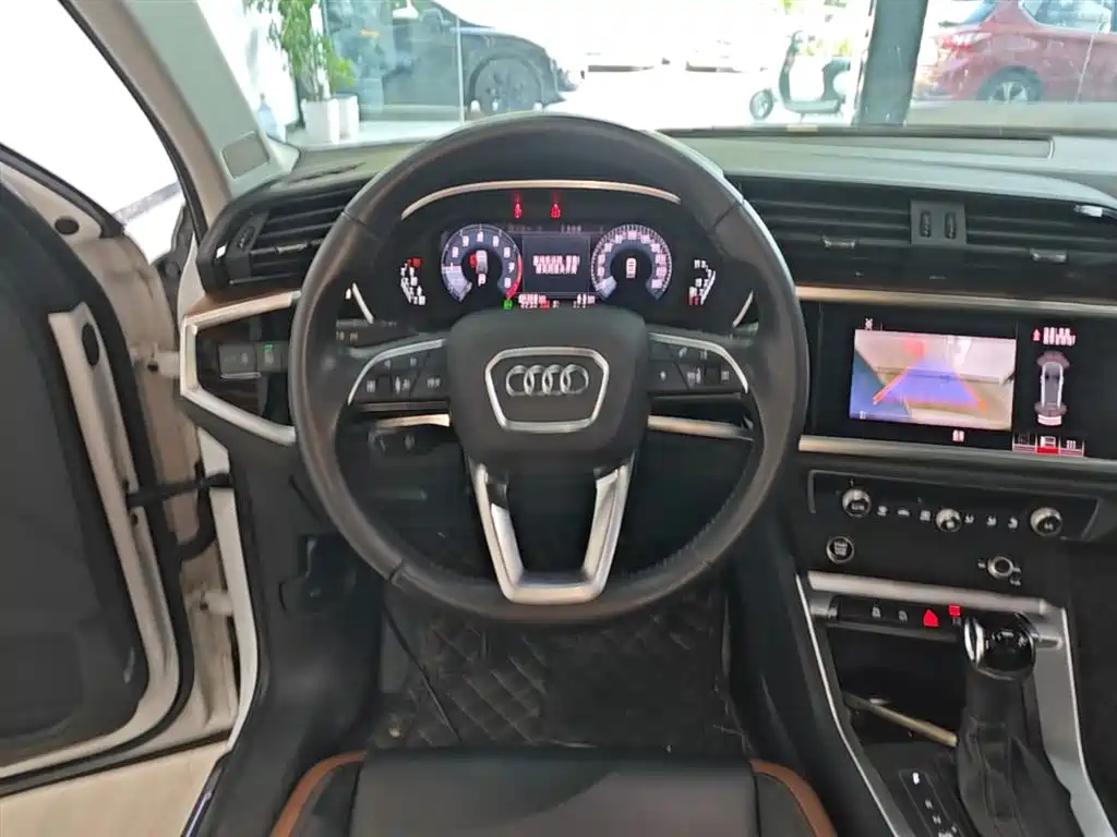 Audi Q3 2021 — фото 11