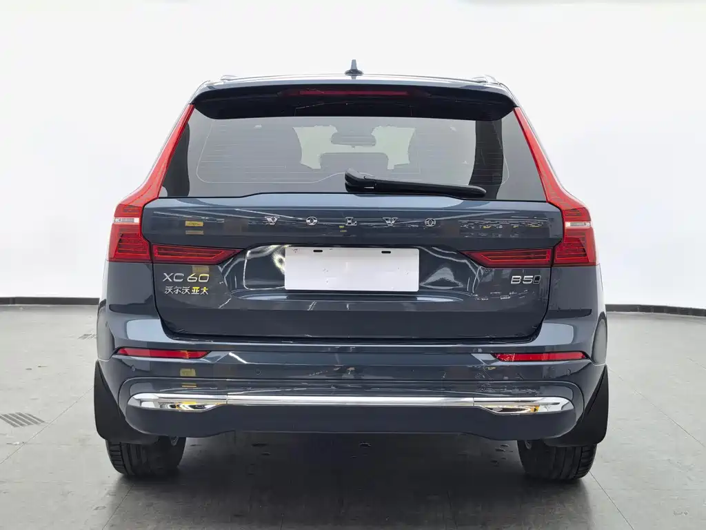 Volvo XC60 2022 — фото 5
