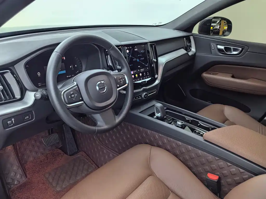 Volvo XC60 2022 — фото 17