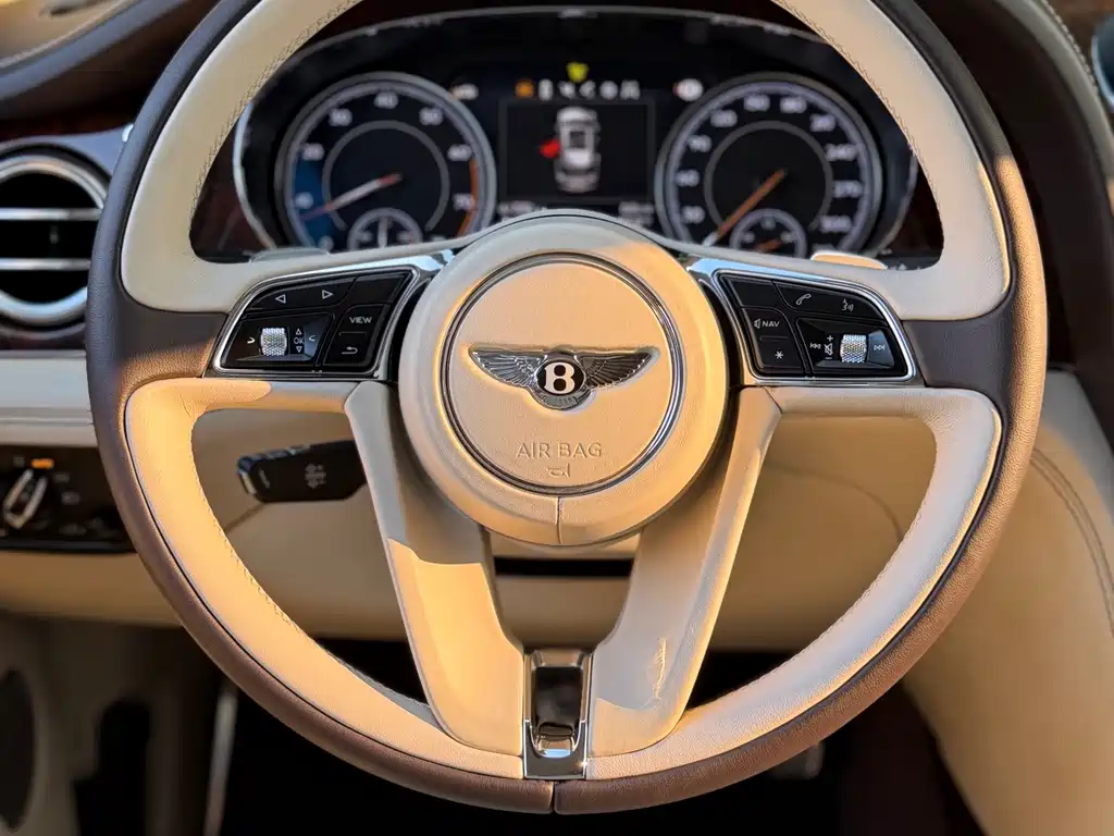 Bentley Bentayga 2016 — фото 10