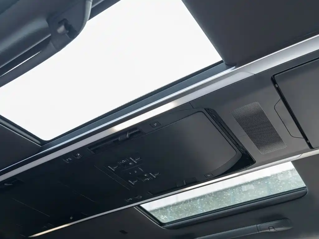 Toyota Alphard 2024 — фото 17
