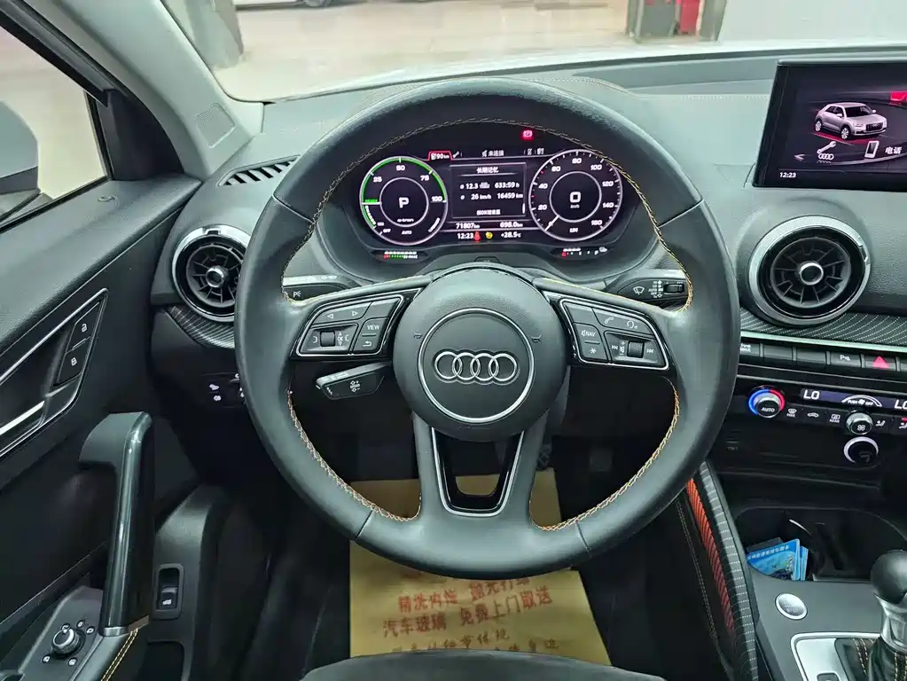 Audi Q2L e-tron 2023 — фото 3