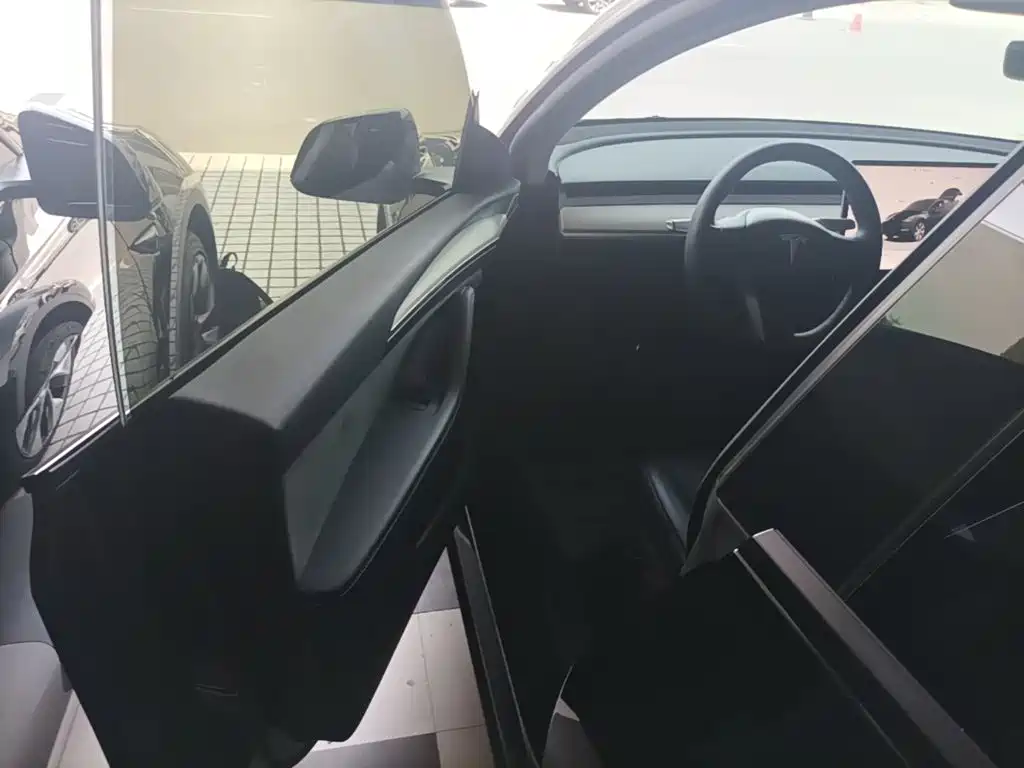 Tesla Model Y 2022 — фото 16