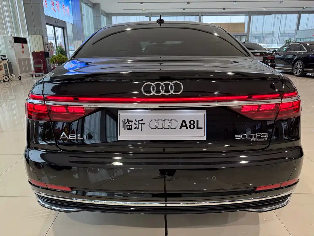 Audi A8 2023 — фото 4