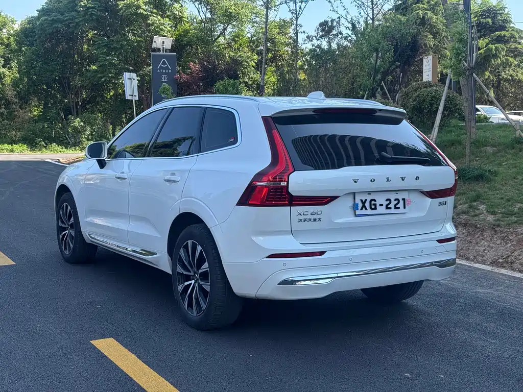 Volvo XC60 2022 — фото 9