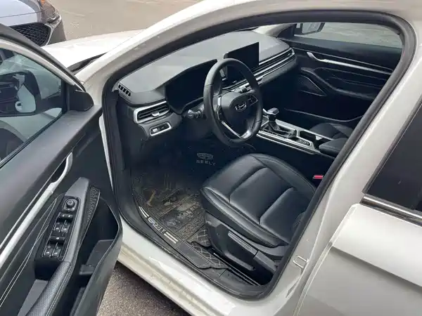 Geely Emgrand 2023