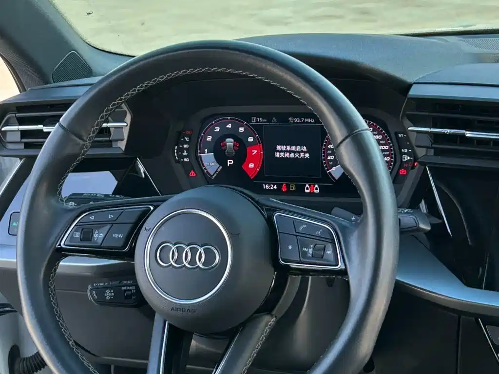 Audi A3 2023 — фото 13