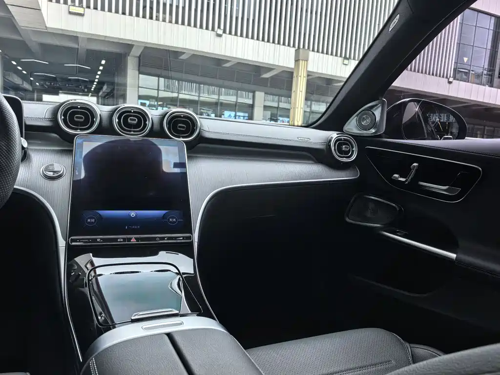Mercedes-Benz C-Class 2023 — фото 11