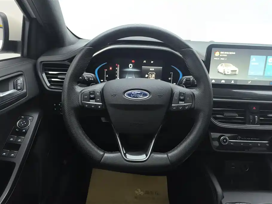 Ford Focus 2021 — фото 15