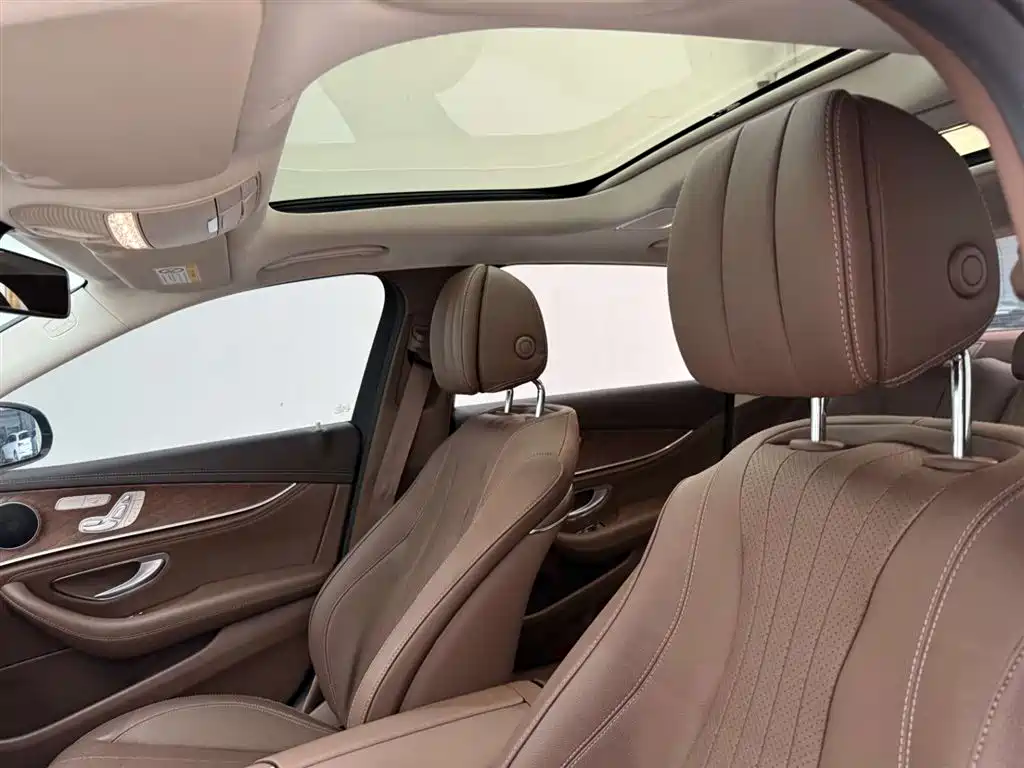 Mercedes-Benz E-Class 2023 — фото 16