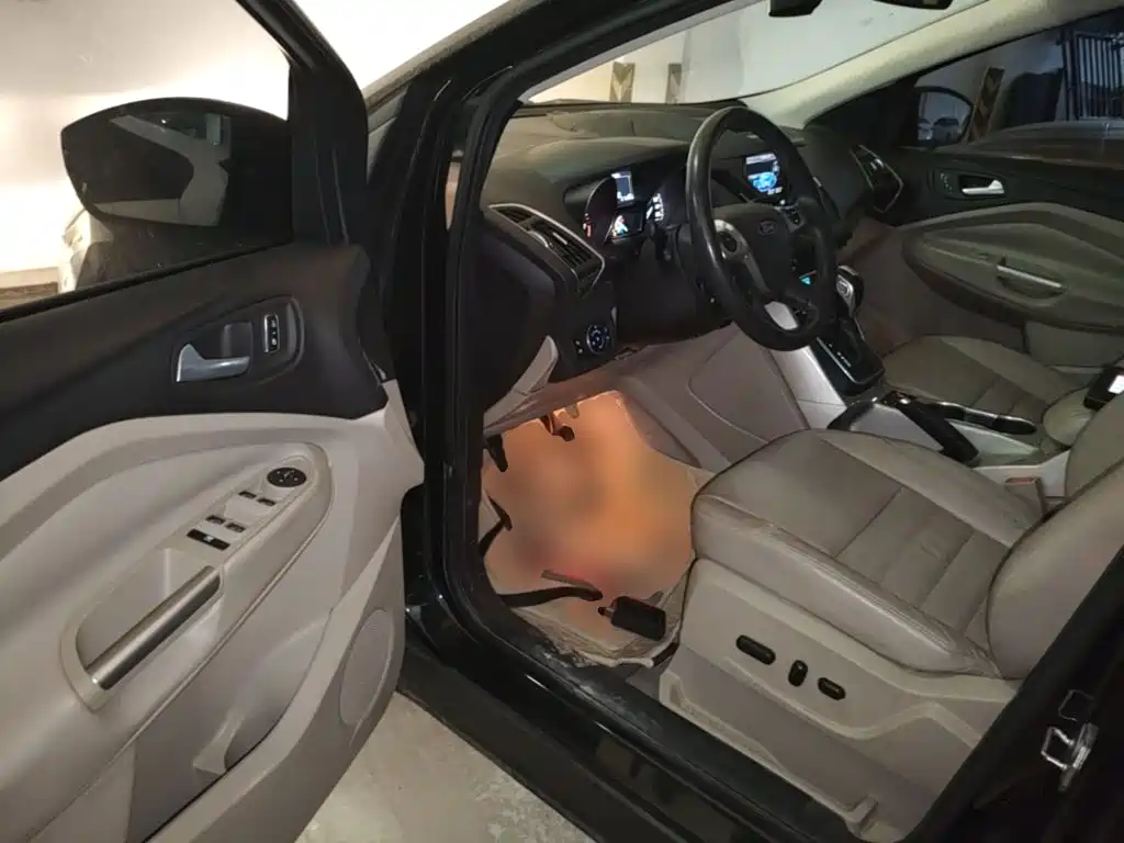 Ford Kuga 2015 — фото 16