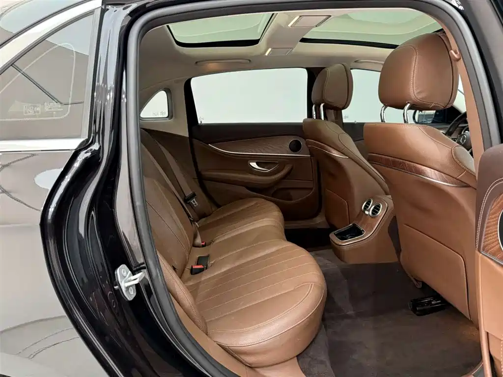 Mercedes-Benz E-Class 2023 — фото 20