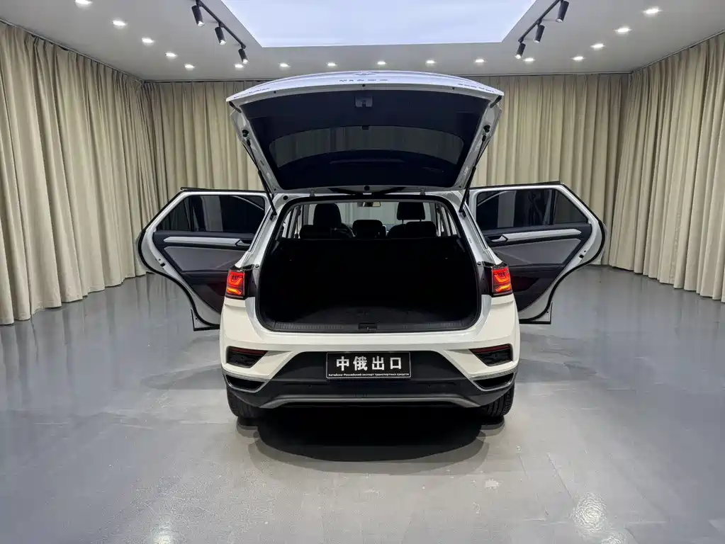 Volkswagen T-Roc 2023 — фото 16