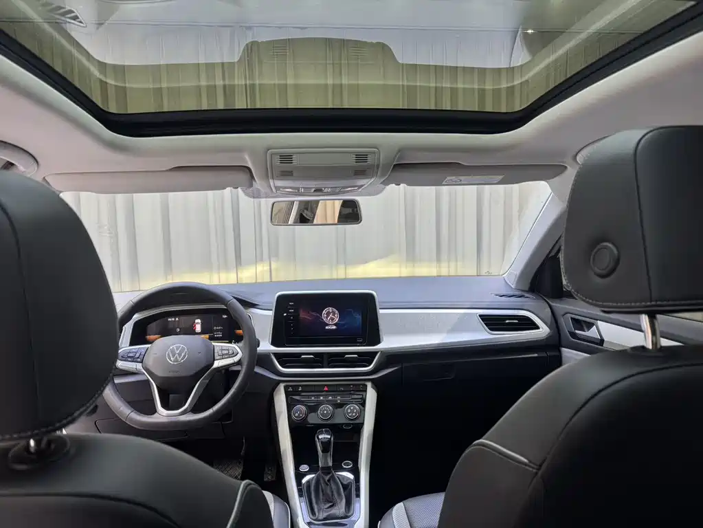 Volkswagen T-Roc 2023 — фото 13