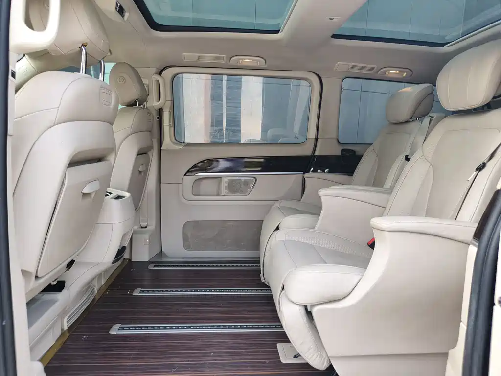 Mercedes-Benz V-Class 2017 — фото 10