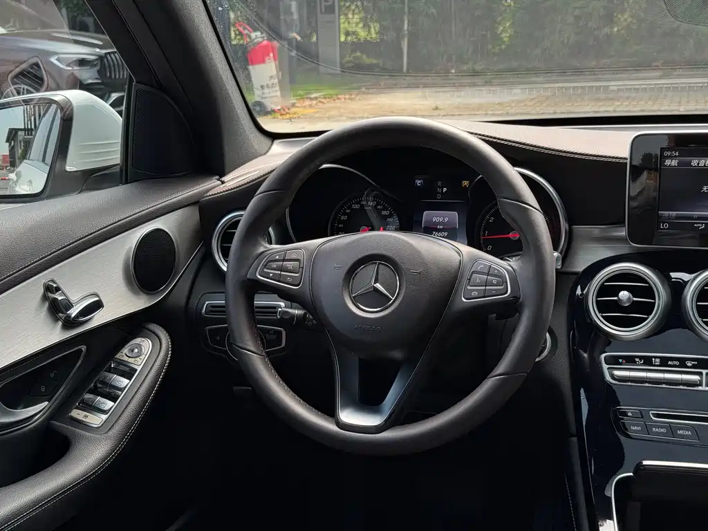 Mercedes-Benz GLC 2018 — фото 10
