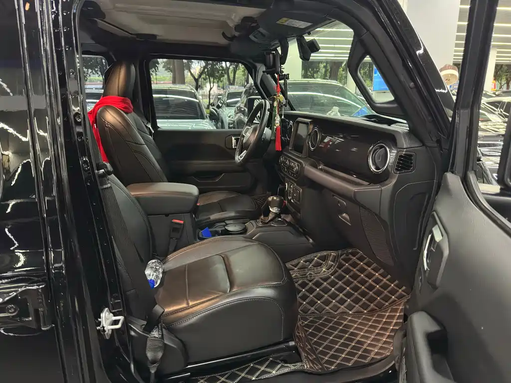 Jeep Wrangler 2023 — фото 12