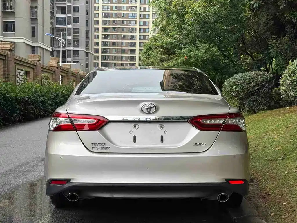 Toyota Camry 2018 — фото 5
