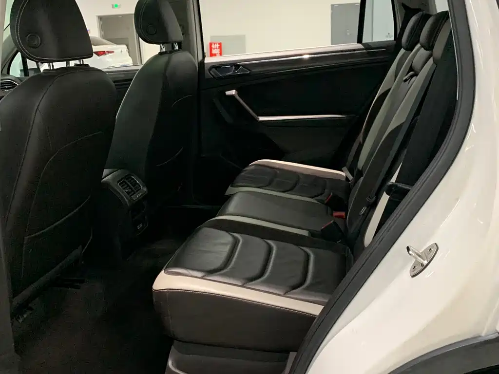 Volkswagen Tiguan L 2017 — фото 12