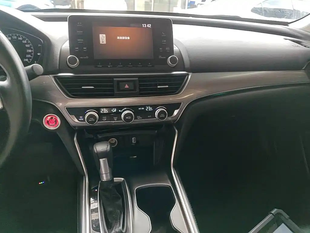 Honda Accord 2019 — фото 13