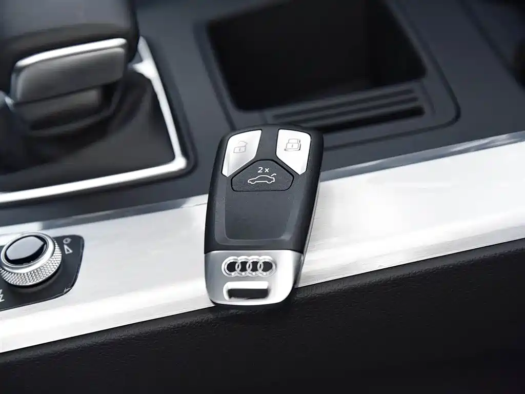 Audi A4L 2020 — фото 19
