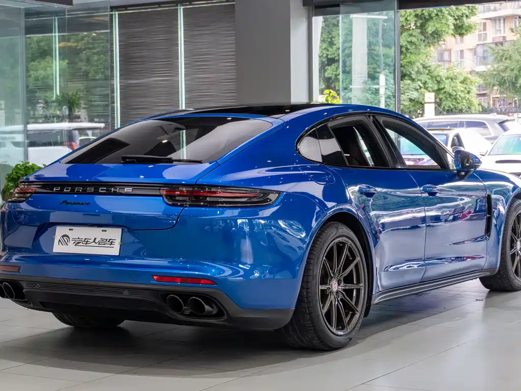 Porsche Panamera 2017 — фото 21