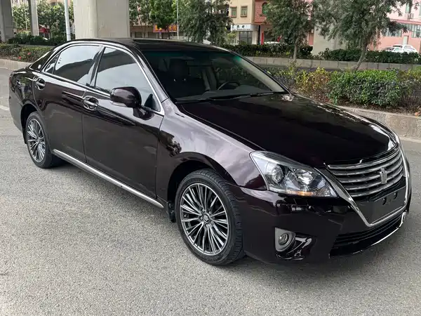 Toyota Crown 2012