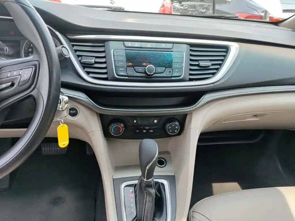 Buick Excelle 2017 — фото 13