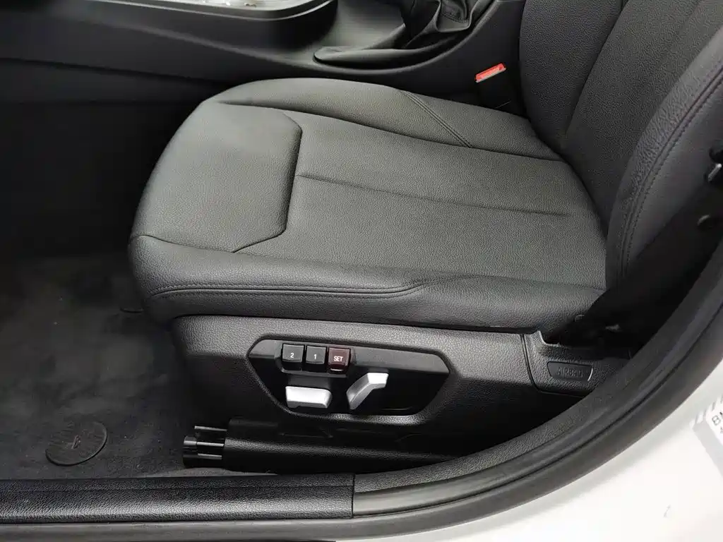BMW 3 Series 2017 — фото 20