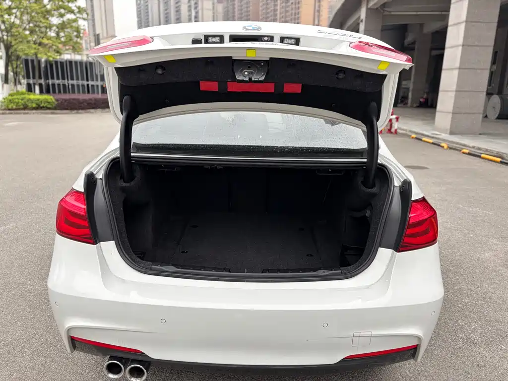 BMW 3 Series 2018 — фото 17