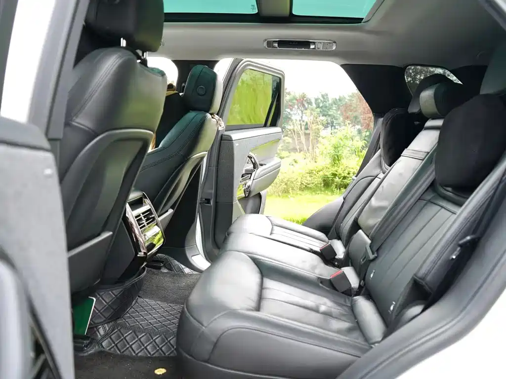 Land Rover Sport 2023 — фото 10