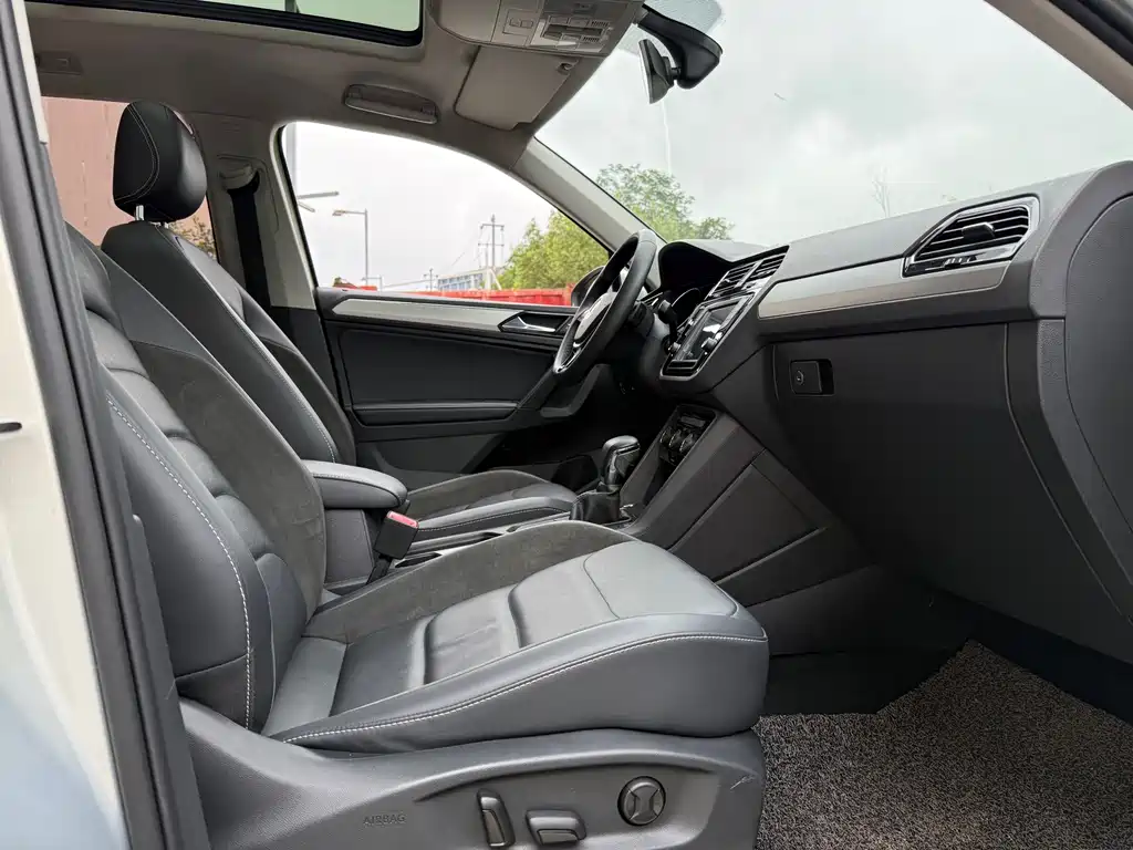Volkswagen Tiguan L 2018 — фото 12