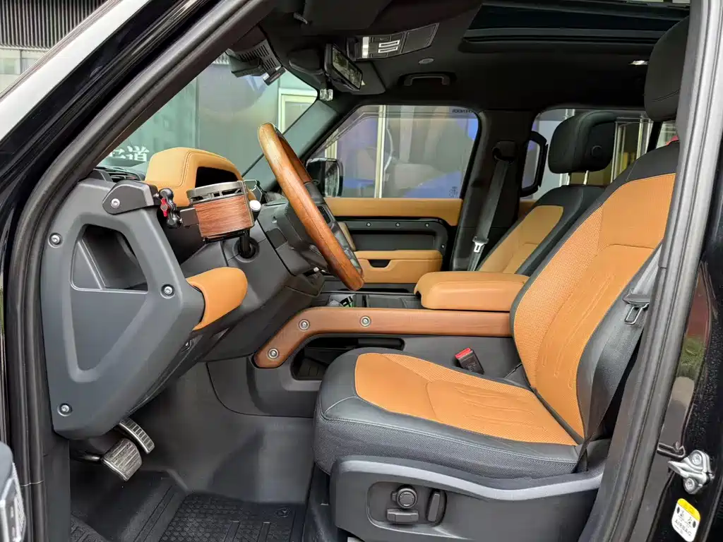 Land Rover Defender 2023 — фото 10