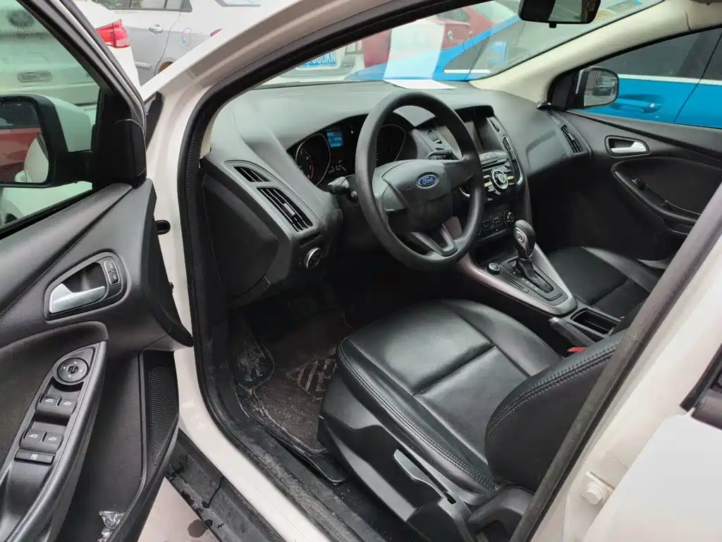 Ford Focus 2017 — фото 12