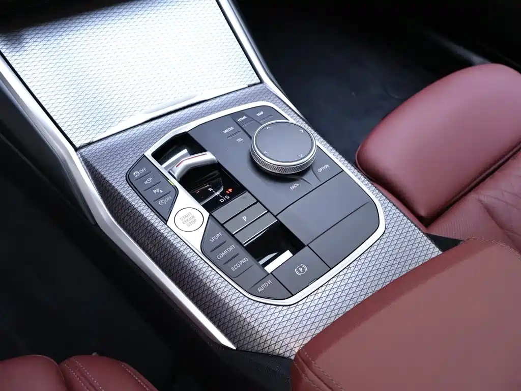BMW 3 Series 2024 — фото 12