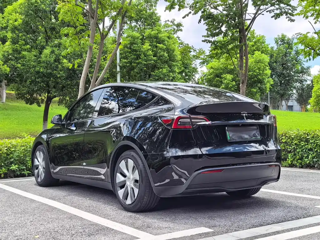 Tesla Model Y 2022 — фото 15